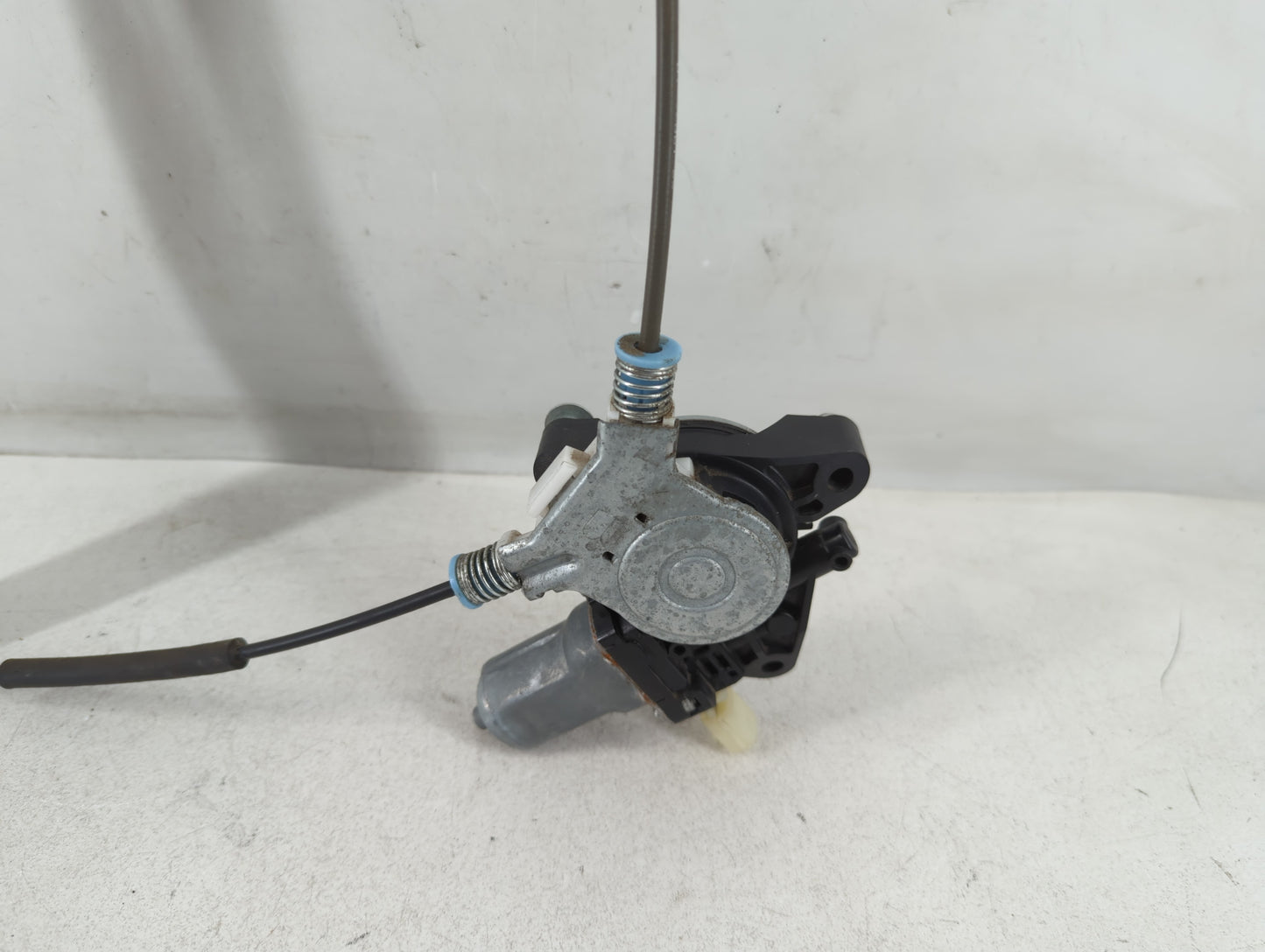 2014-2022 Jeep Cherokee Driver Left Front Window Regulator 927151 - Oemusedautoparts1.com