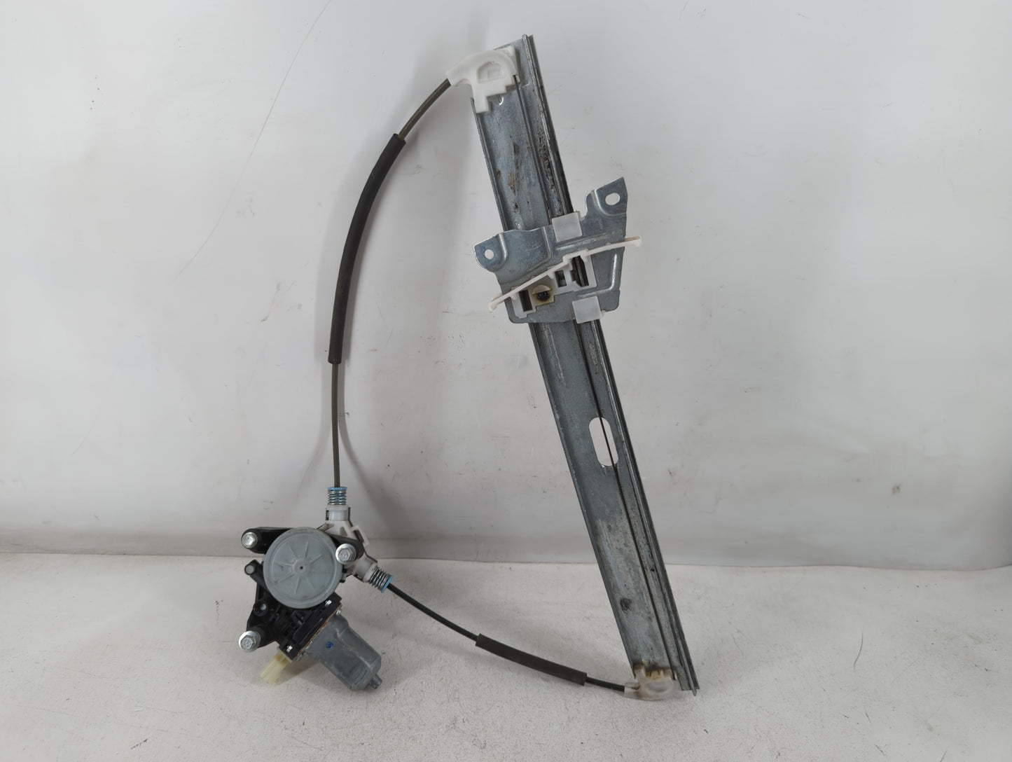 2014-2022 Jeep Cherokee Driver Left Front Window Regulator 927151 - Oemusedautoparts1.com