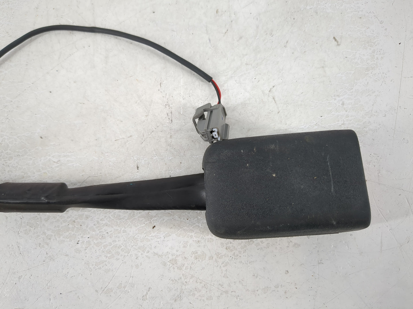 2014-2016 Jeep Cherokee Passenger Front Seatbelt Buckle 985032 - Oemusedautoparts1.com