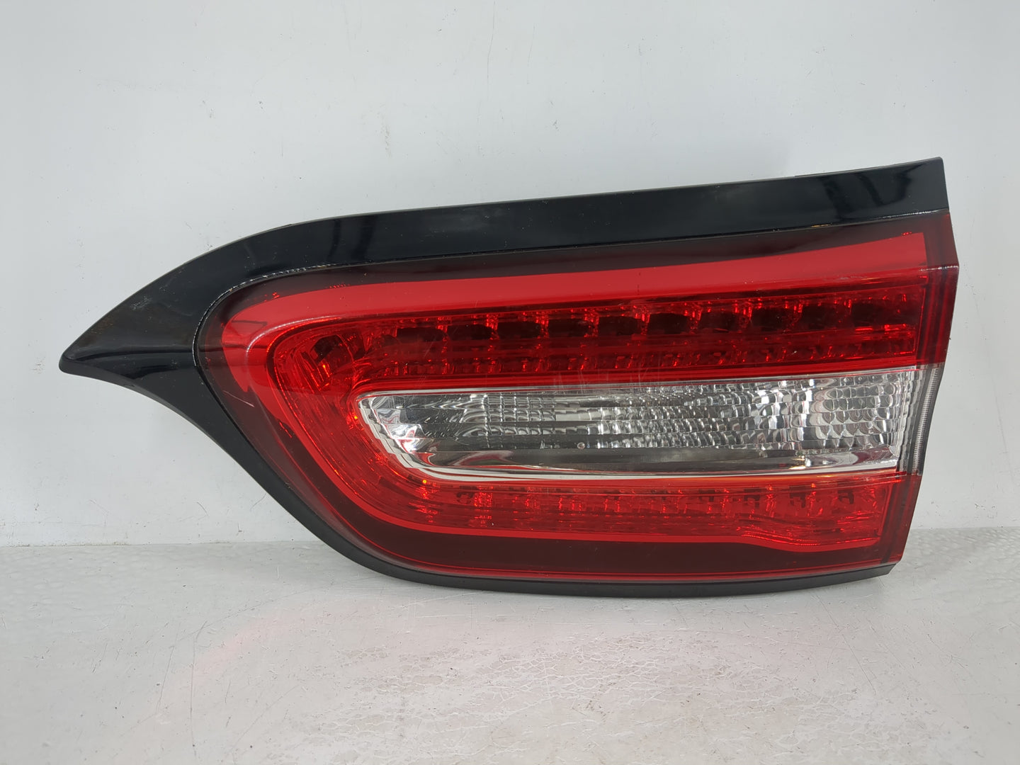 2014-2018 Jeep Cherokee Driver Left Side Deck Lid Mounted Tail Light 993306 - Oemusedautoparts1.com