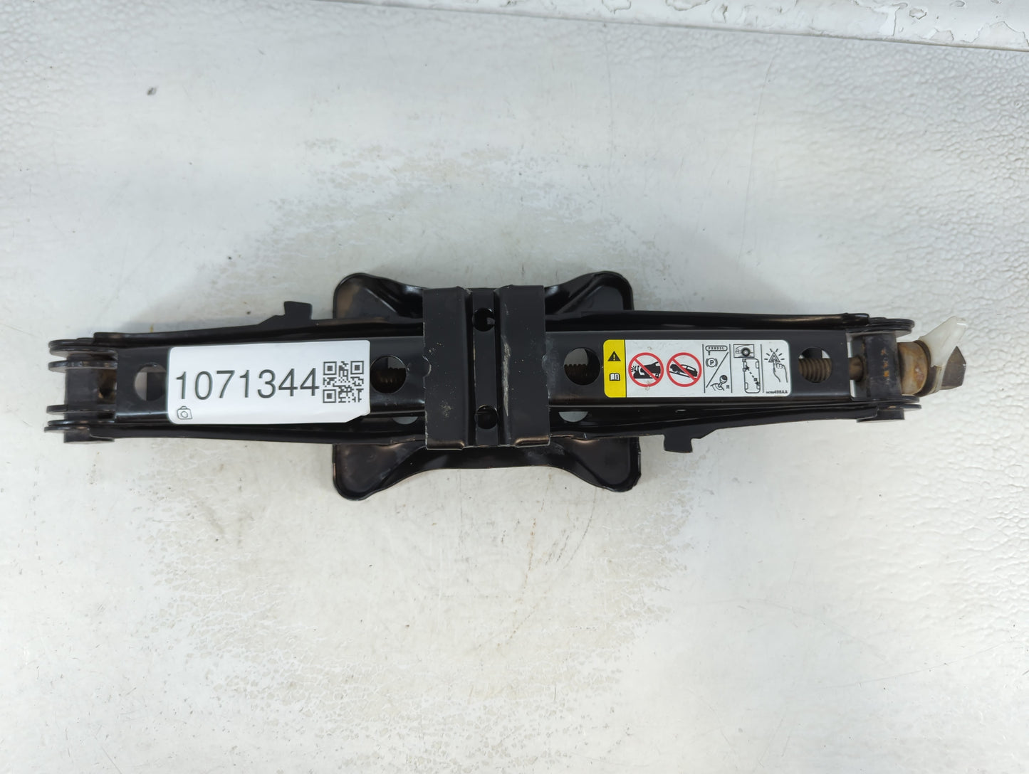 2016 Jeep Compass Spare Scissor Car Jack - Oemusedautoparts1.com