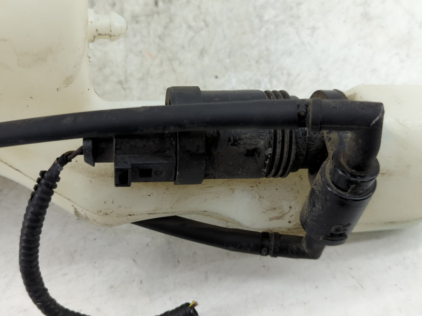 Jeep Compass Windshield Washer Fluid Reservoir Bottle Oem - Oemusedautoparts1.com