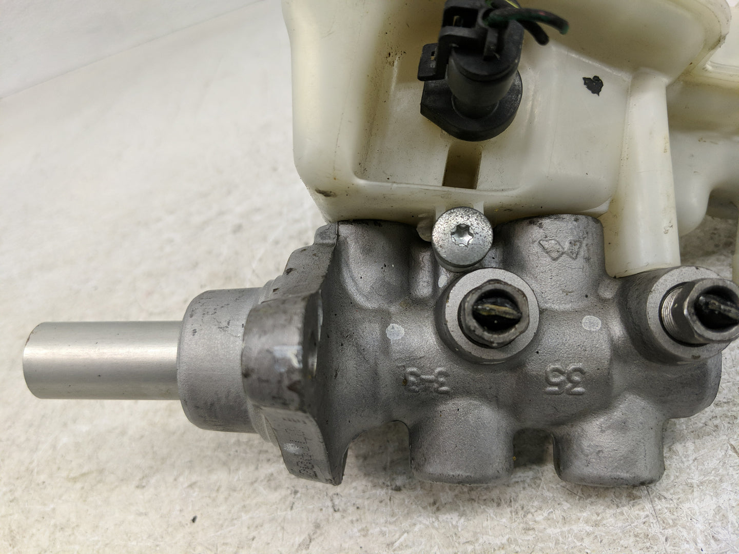 Jeep Compass Brake Master Cylinder 1276206 - Oemusedautoparts1.com