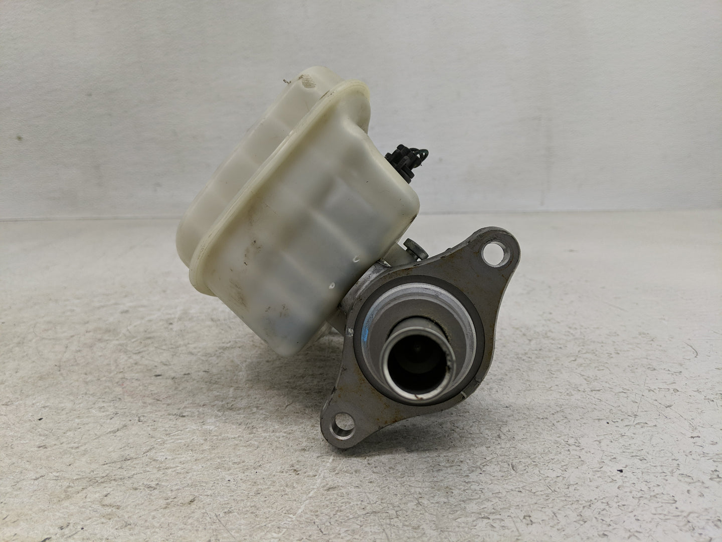 Jeep Compass Brake Master Cylinder 1276206 - Oemusedautoparts1.com