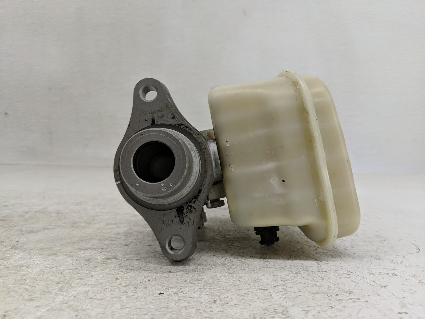 Jeep Compass Brake Master Cylinder 1276413 - Oemusedautoparts1.com