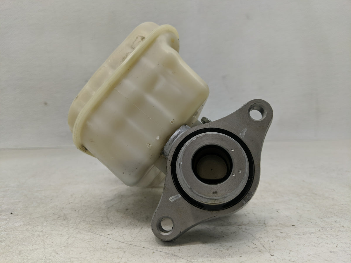 Jeep Compass Brake Master Cylinder 1302494 - Oemusedautoparts1.com