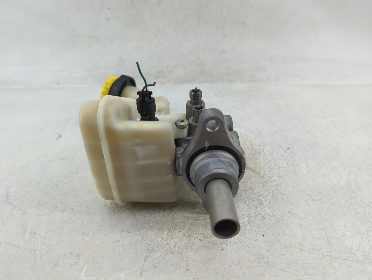 Jeep Compass Brake Master Cylinder 1383161 - Oemusedautoparts1.com