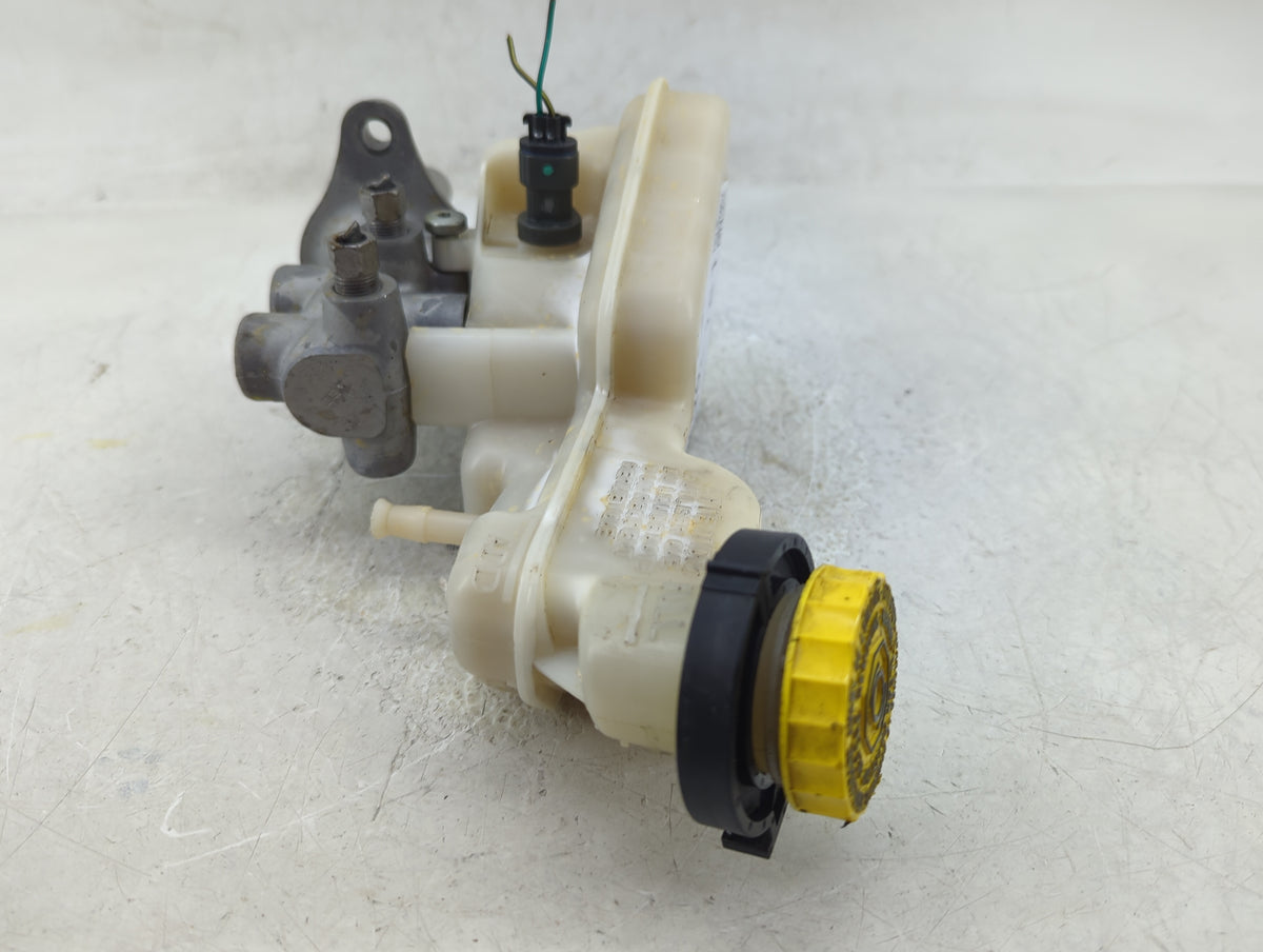 Jeep Compass Brake Master Cylinder 1383161 - Oemusedautoparts1.com