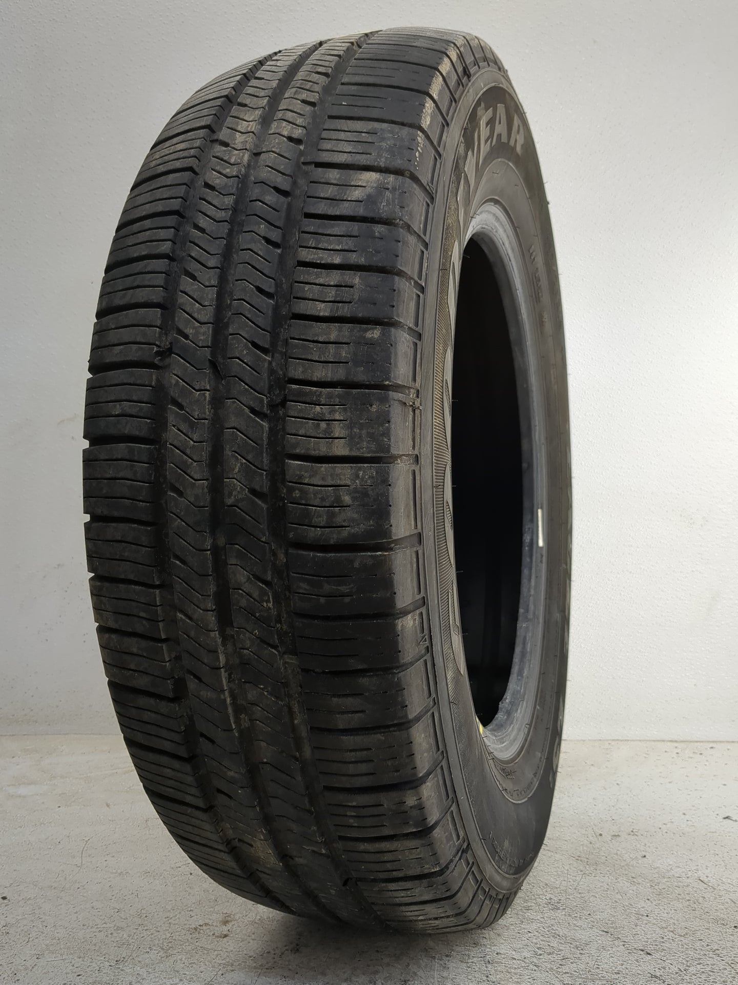 Used Tire 205/70R16 GOODYEAR EAGLE 96T - Tread Depth 9/32 - Oemusedautoparts1.com