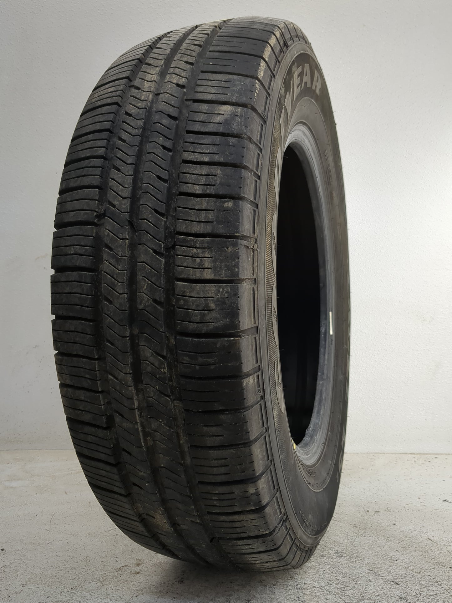 Used Tire 205/70R16 GOODYEAR EAGLE 96T - Tread Depth 9/32 - Oemusedautoparts1.com