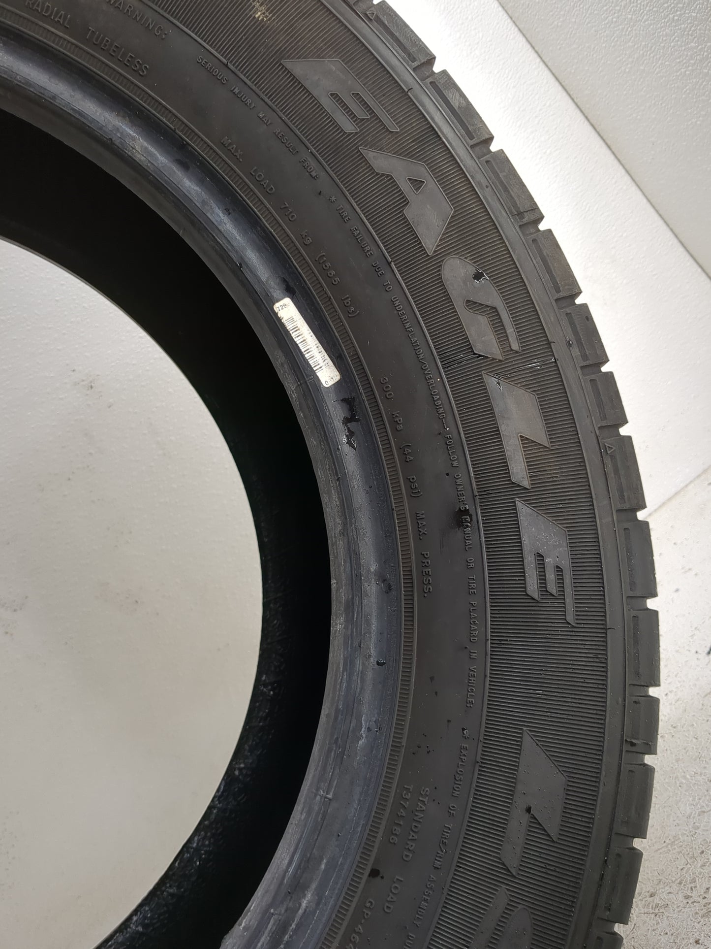 Used Tire 205/70R16 GOODYEAR EAGLE 96T - Tread Depth 9/32 - Oemusedautoparts1.com