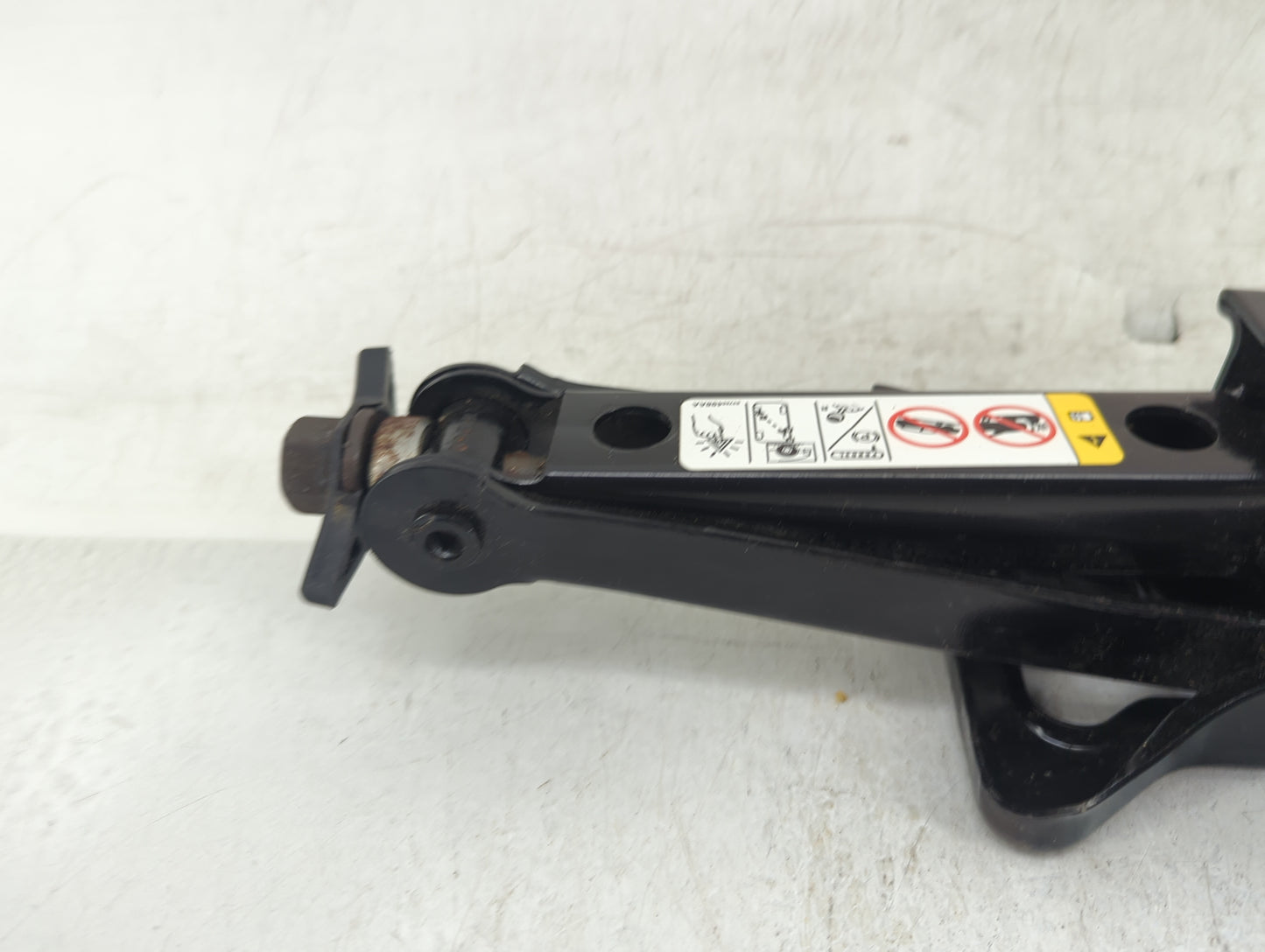 2016 Jeep Compass Spare Scissor Car Jack - Oemusedautoparts1.com