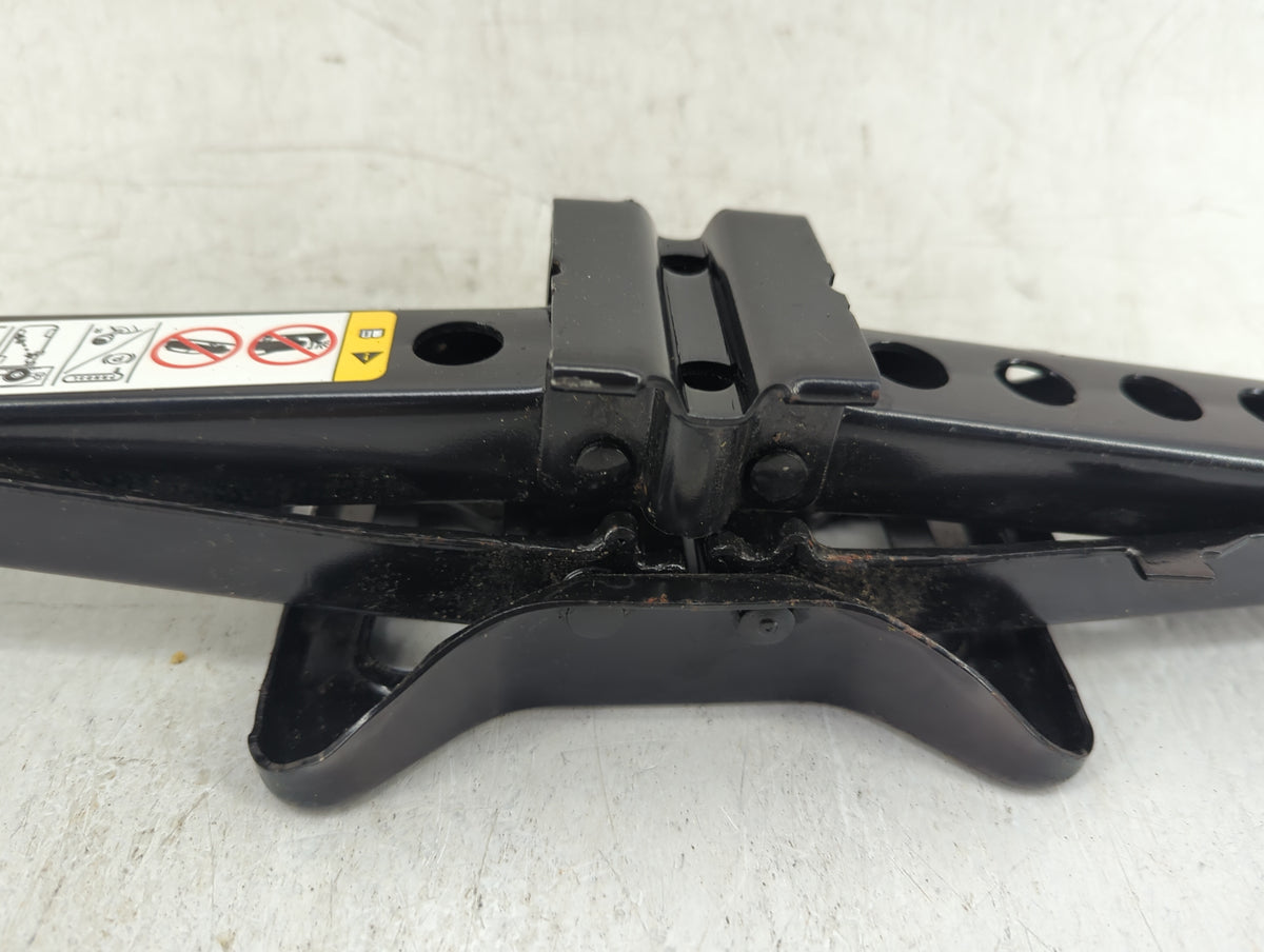 2016 Jeep Compass Spare Scissor Car Jack 1416027 - Oemusedautoparts1.com