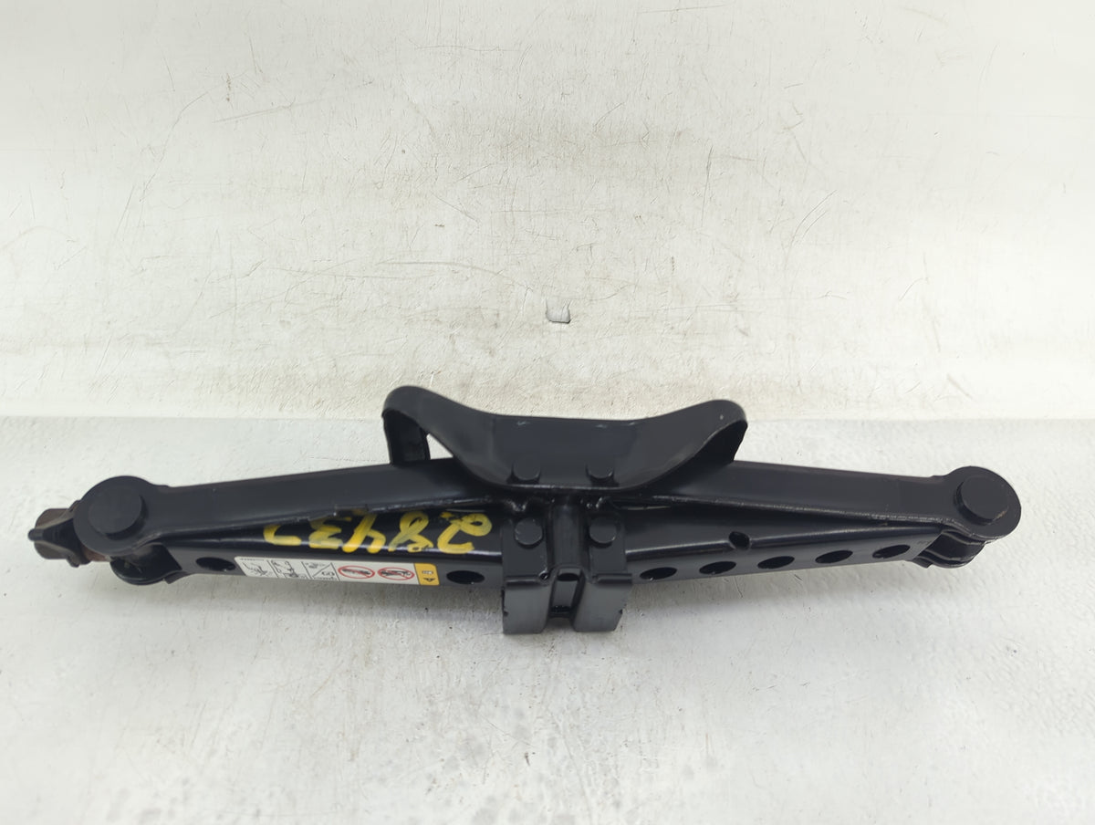 2016 Jeep Compass Spare Scissor Car Jack 1416027 - Oemusedautoparts1.com