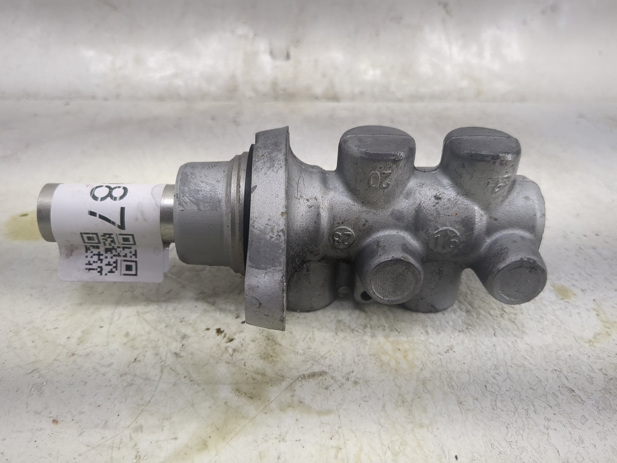 Jeep Compass Brake Master Cylinder 1498087 - Oemusedautoparts1.com