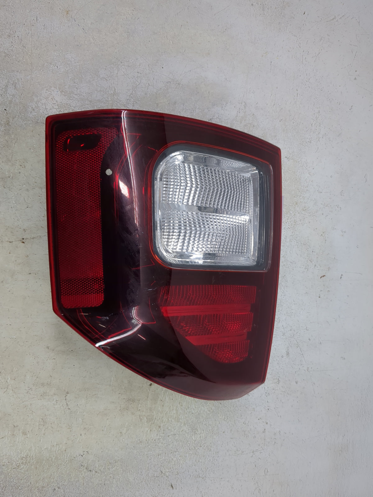 2014-2017 Jeep Compass Tail Light Assembly Passenger Right OEM P/N:11-6447-00-1 11-6447-A0-1N Fits Fits 2014 2015 2016 2017 