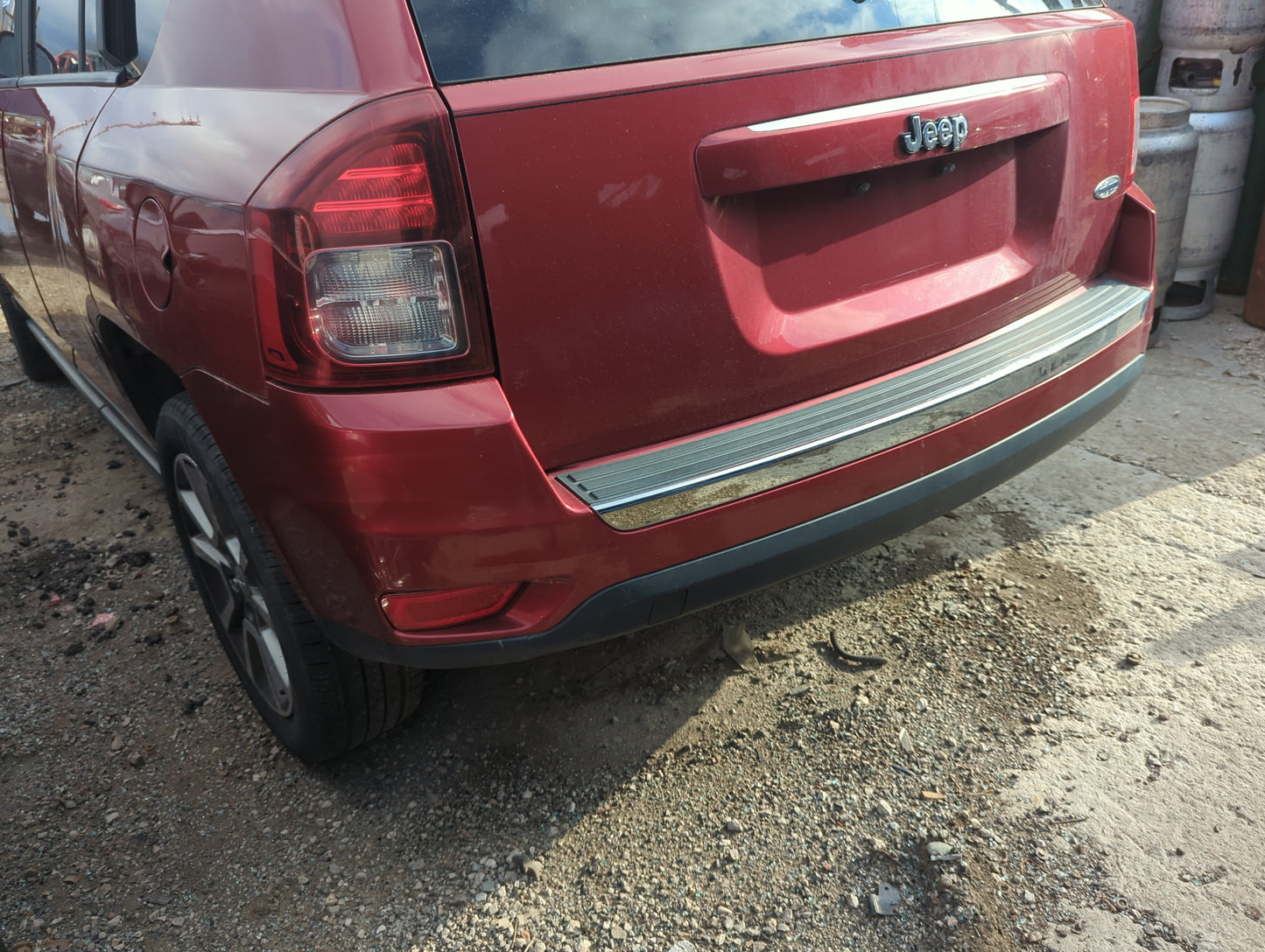 2016 Jeep Compass Rear Bumper Assembly Oem - Oemusedautoparts1.com