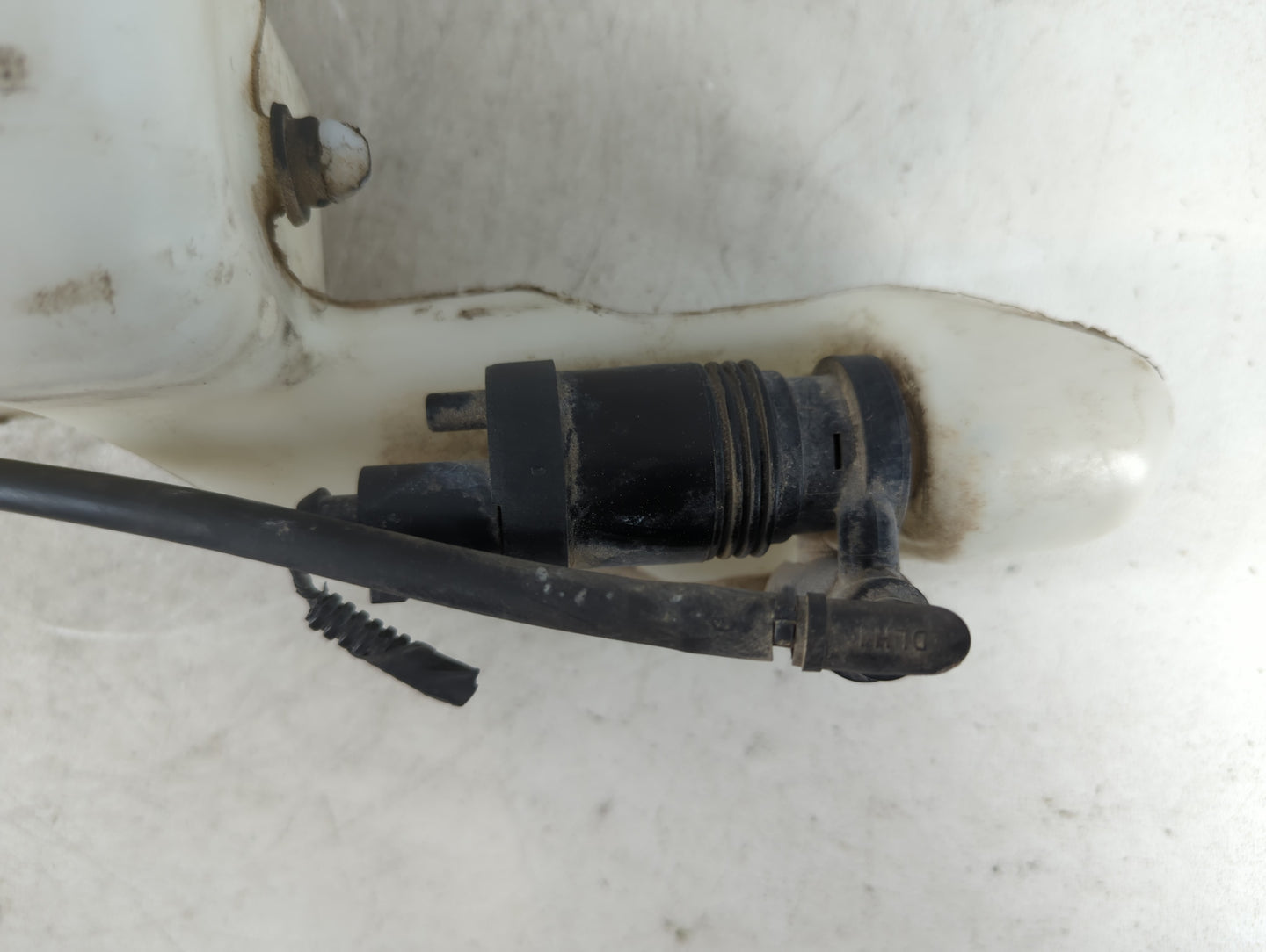 Jeep Compass Windshield Washer Fluid Reservoir Bottle Oem - Oemusedautoparts1.com