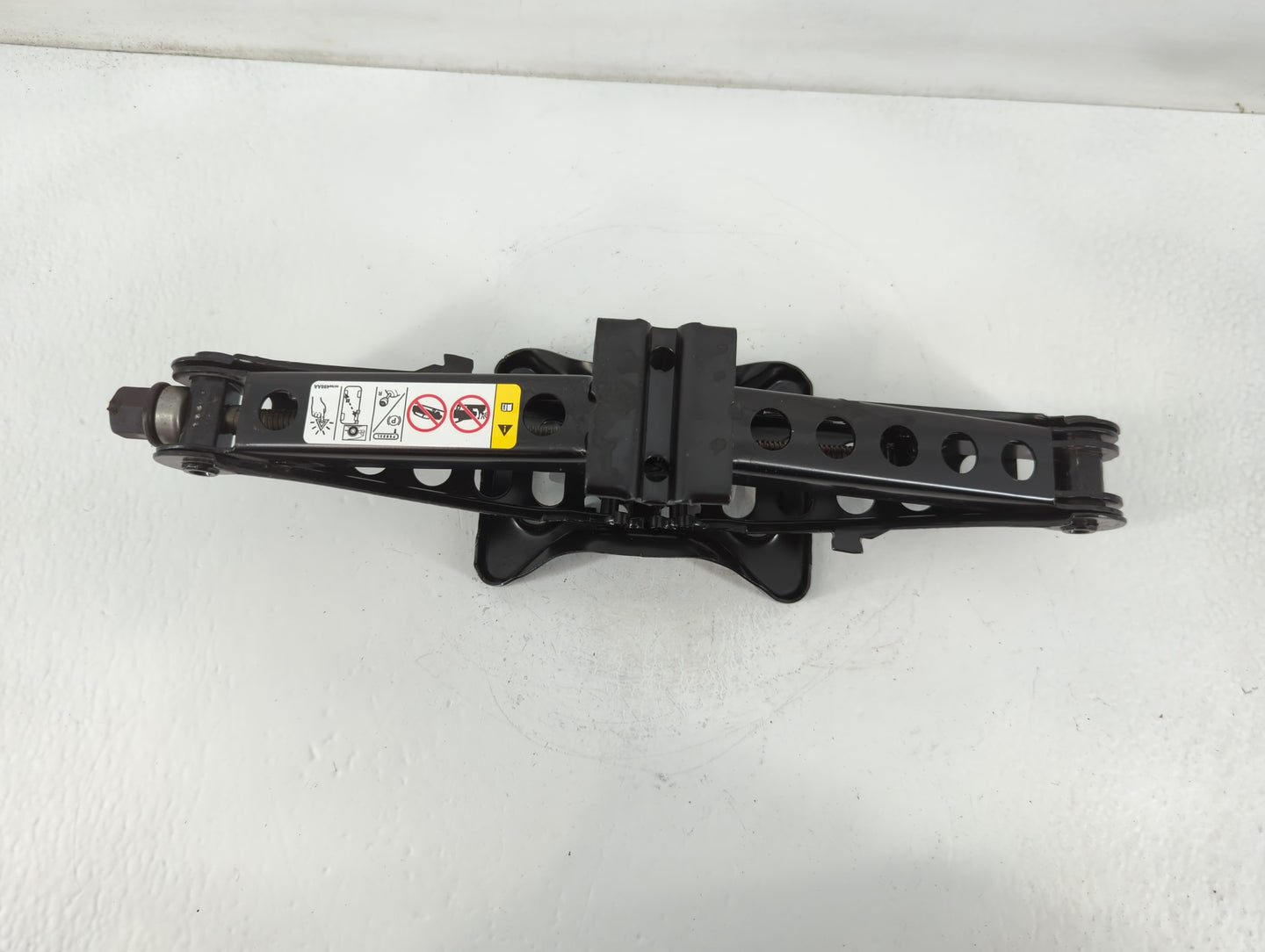 2016 Jeep Compass Spare Scissor Car Jack - Oemusedautoparts1.com