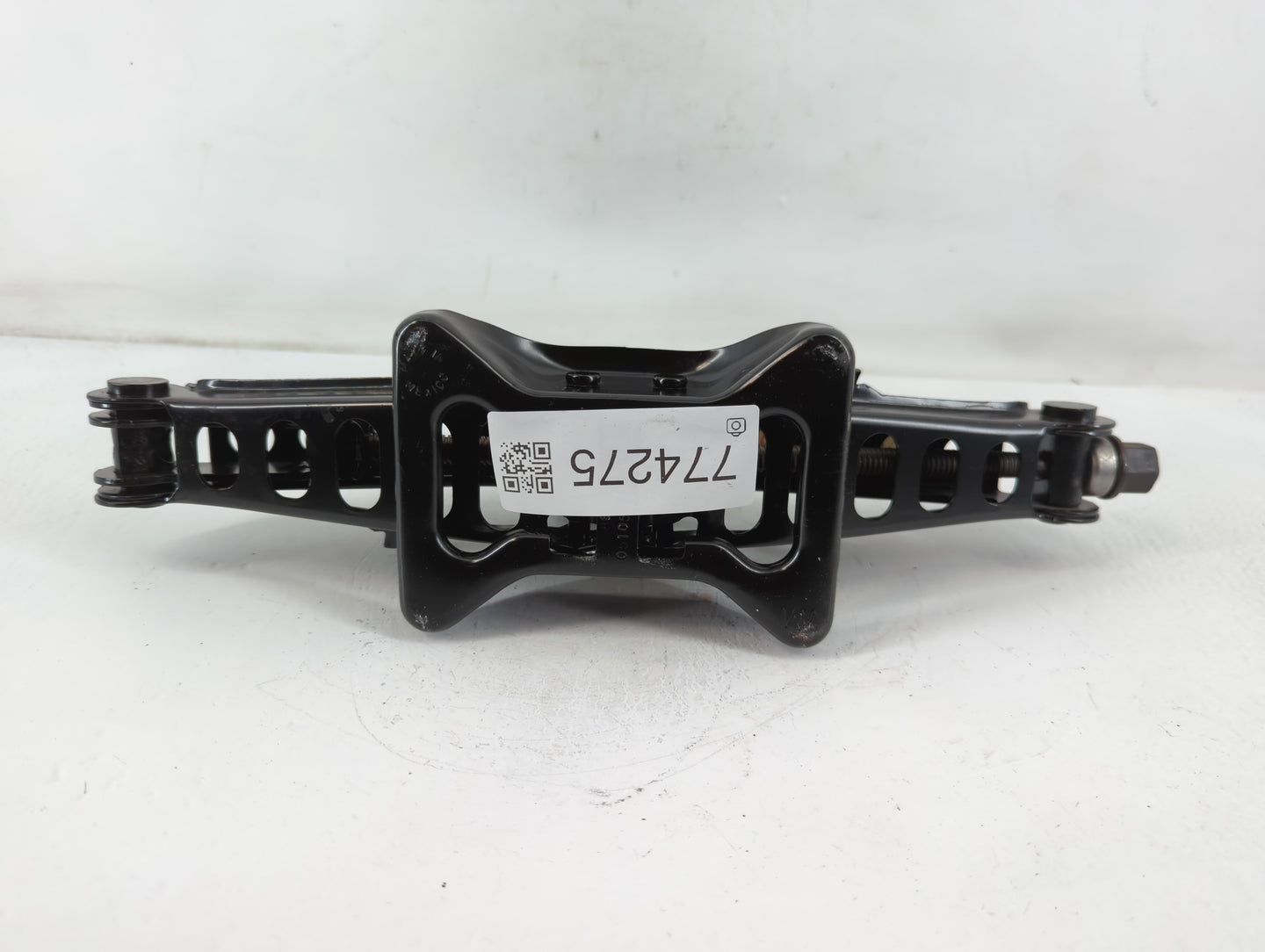 2016 Jeep Compass Spare Scissor Car Jack - Oemusedautoparts1.com