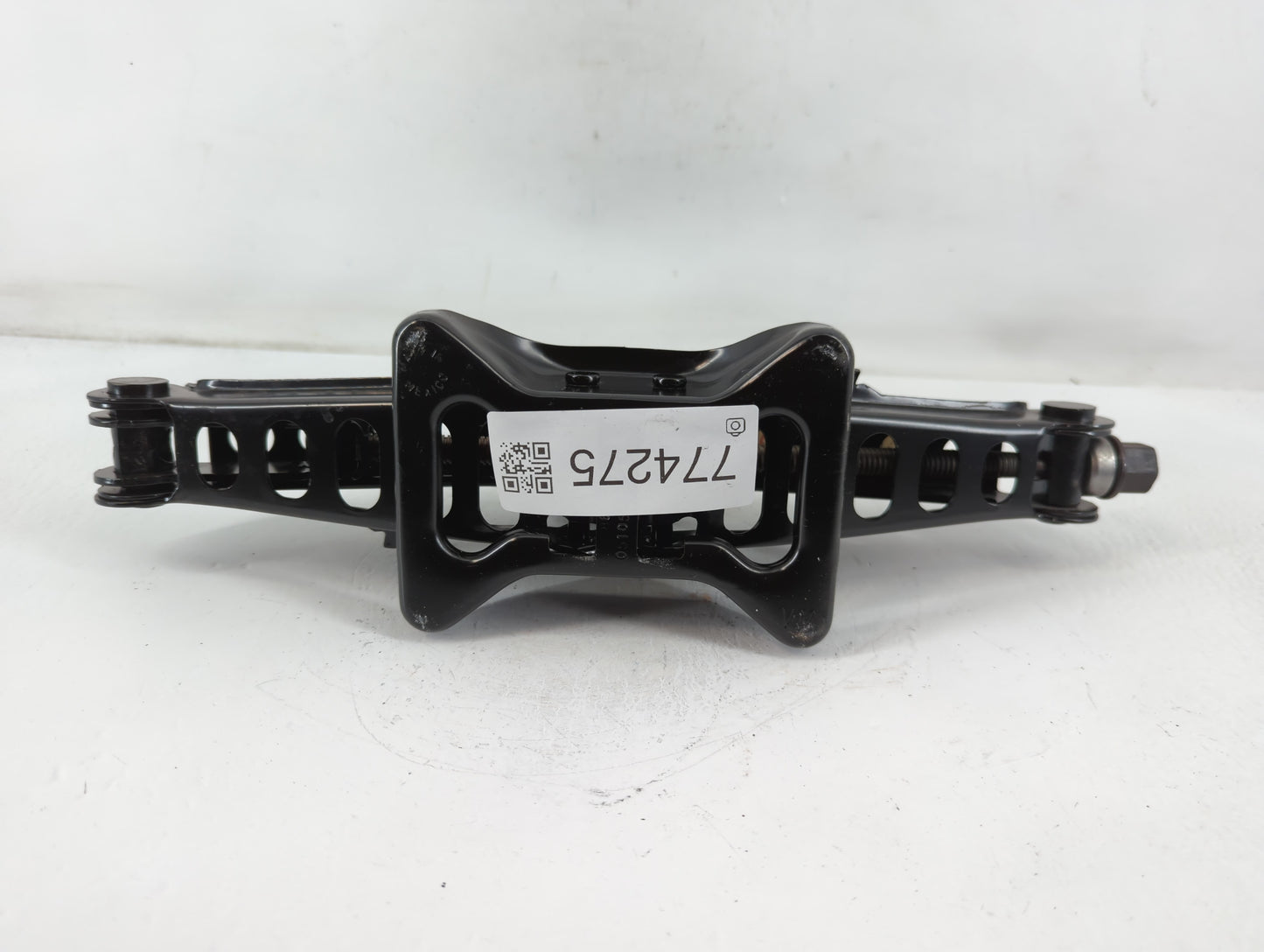 2016 Jeep Compass Spare Scissor Car Jack - Oemusedautoparts1.com