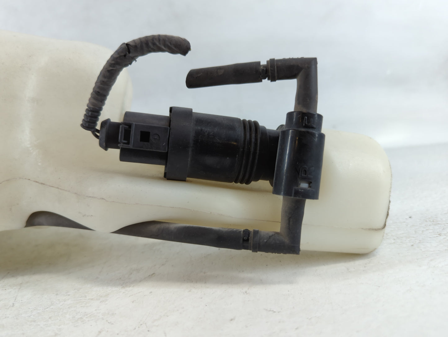 Jeep Compass Windshield Washer Fluid Reservoir Bottle Oem - Oemusedautoparts1.com