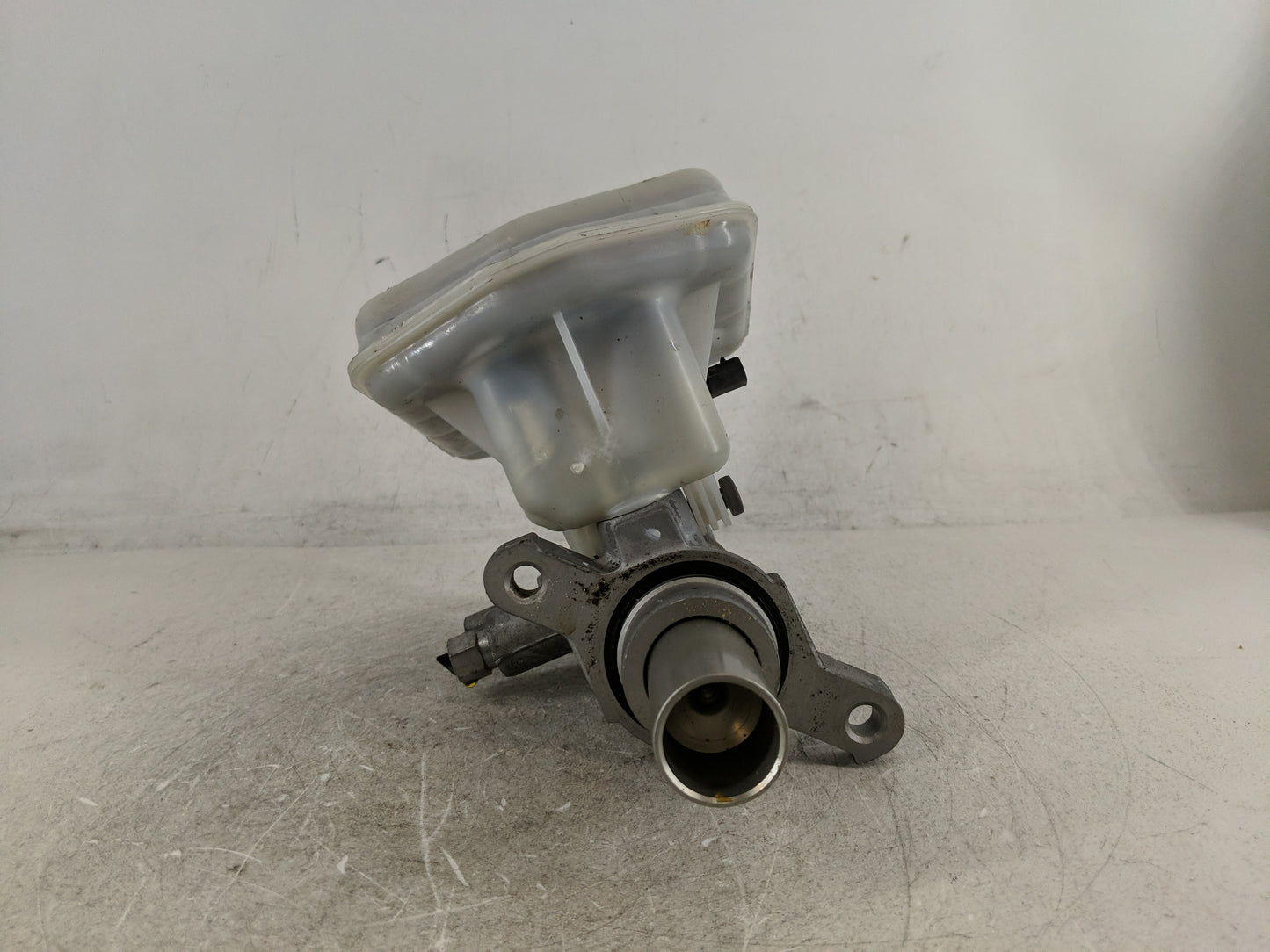 2016-2022 Jeep Grand Cherokee Brake Master Cylinder 1208548 - Oemusedautoparts1.com