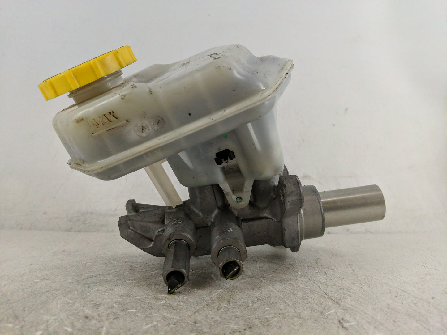 2016-2022 Jeep Grand Cherokee Brake Master Cylinder 1208548 - Oemusedautoparts1.com