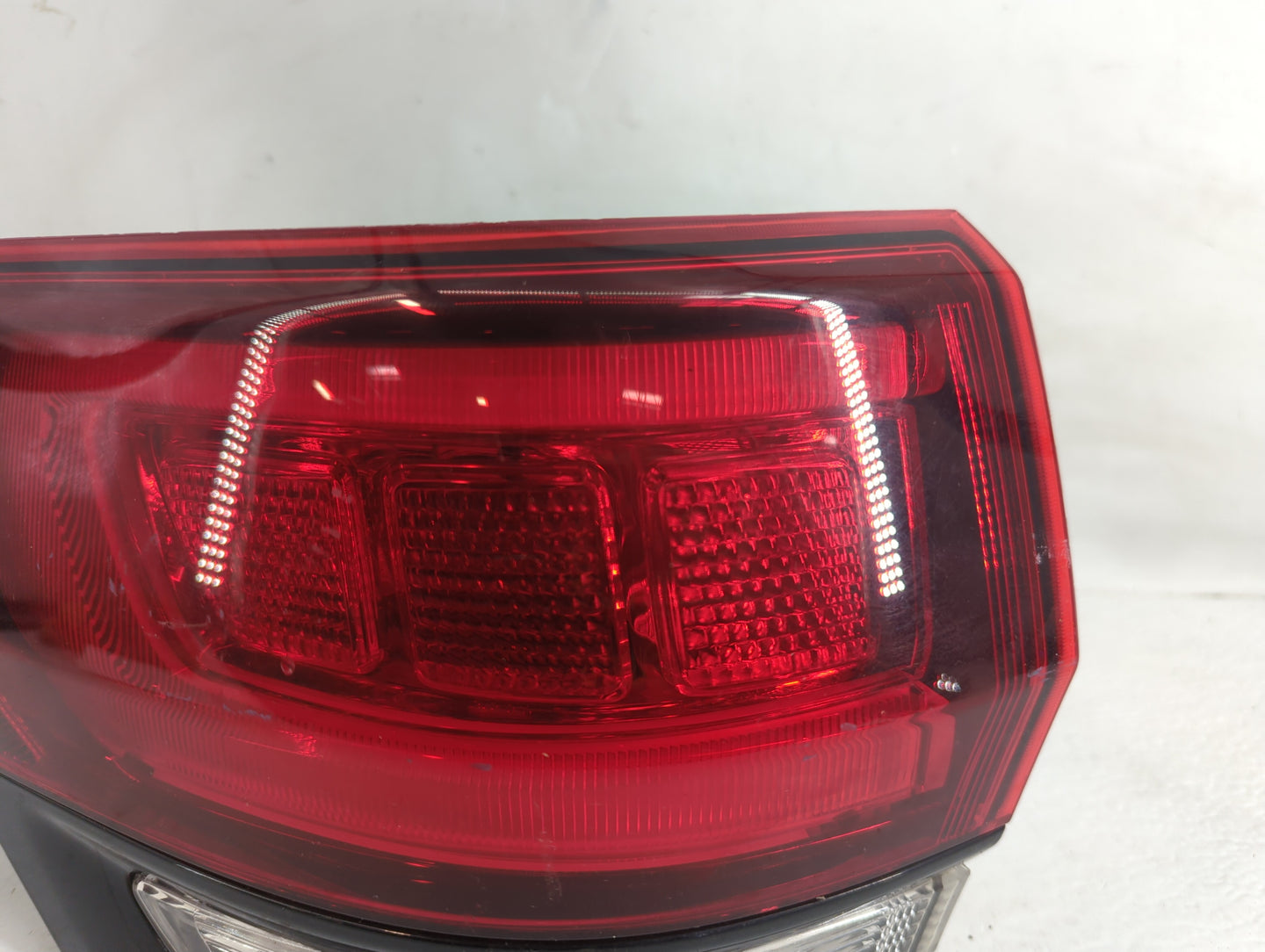 2014-2022 Jeep Grand Cherokee Tail Light Assembly Driver Left OEM P/N:P68142943AF Fits OEM Used Auto Parts - Oemusedautopart