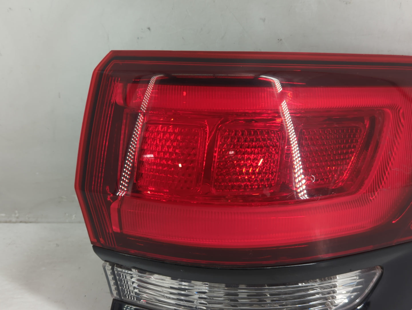2014-2022 Jeep Grand Cherokee Tail Light Assembly Passenger Right OEM P/N:P68142942AF Fits OEM Used Auto Parts - Oemusedauto