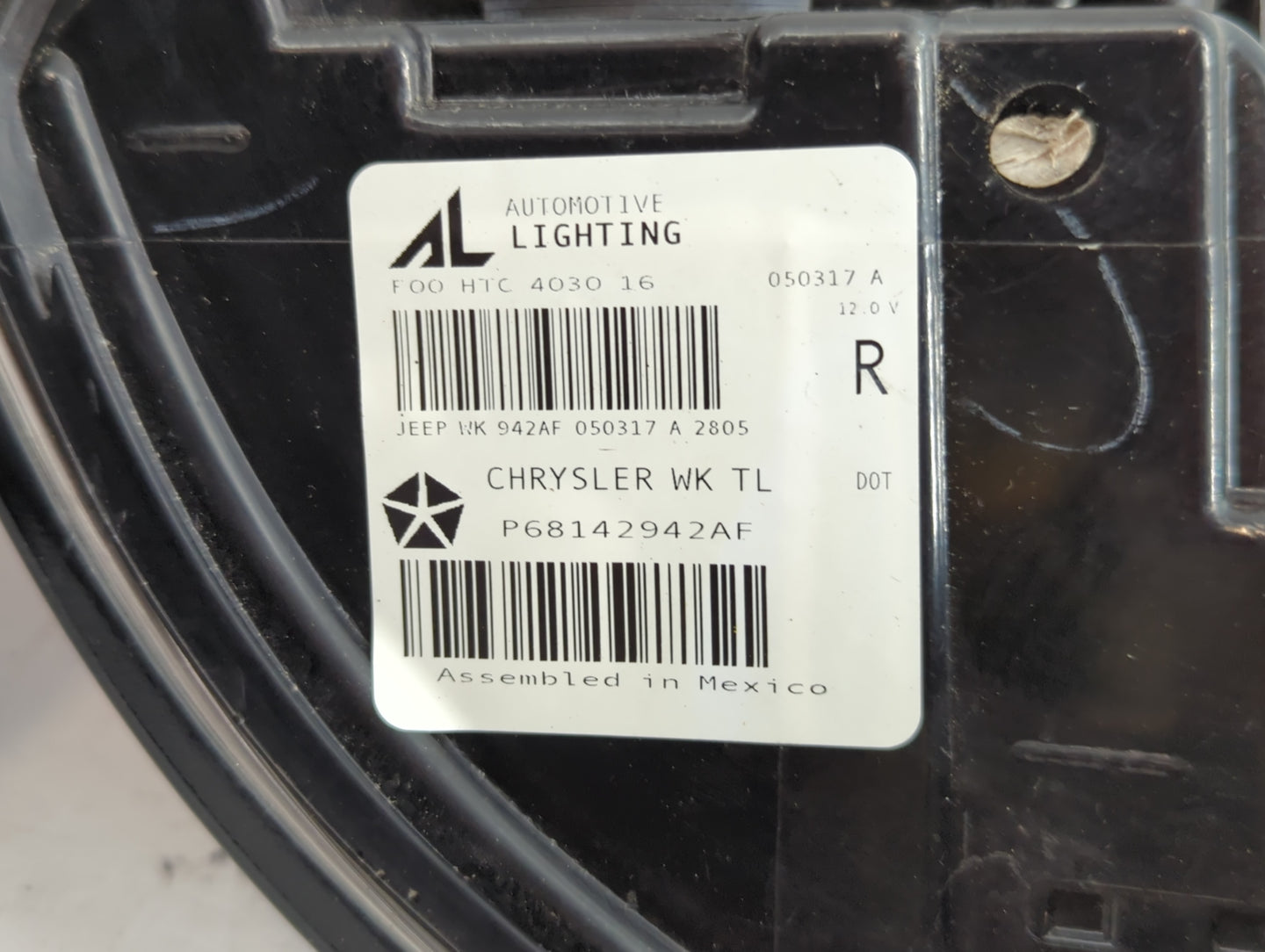 2014-2022 Jeep Grand Cherokee Tail Light Assembly Passenger Right OEM P/N:P68142942AF Fits OEM Used Auto Parts - Oemusedauto