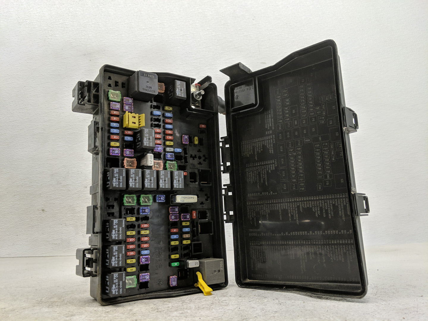 2016 Jeep Grand Cherokee Fusebox Fuse Box Panel Relay Module P/N:P68253443AB A Fits OEM Used Auto Parts - Oemusedautoparts1.