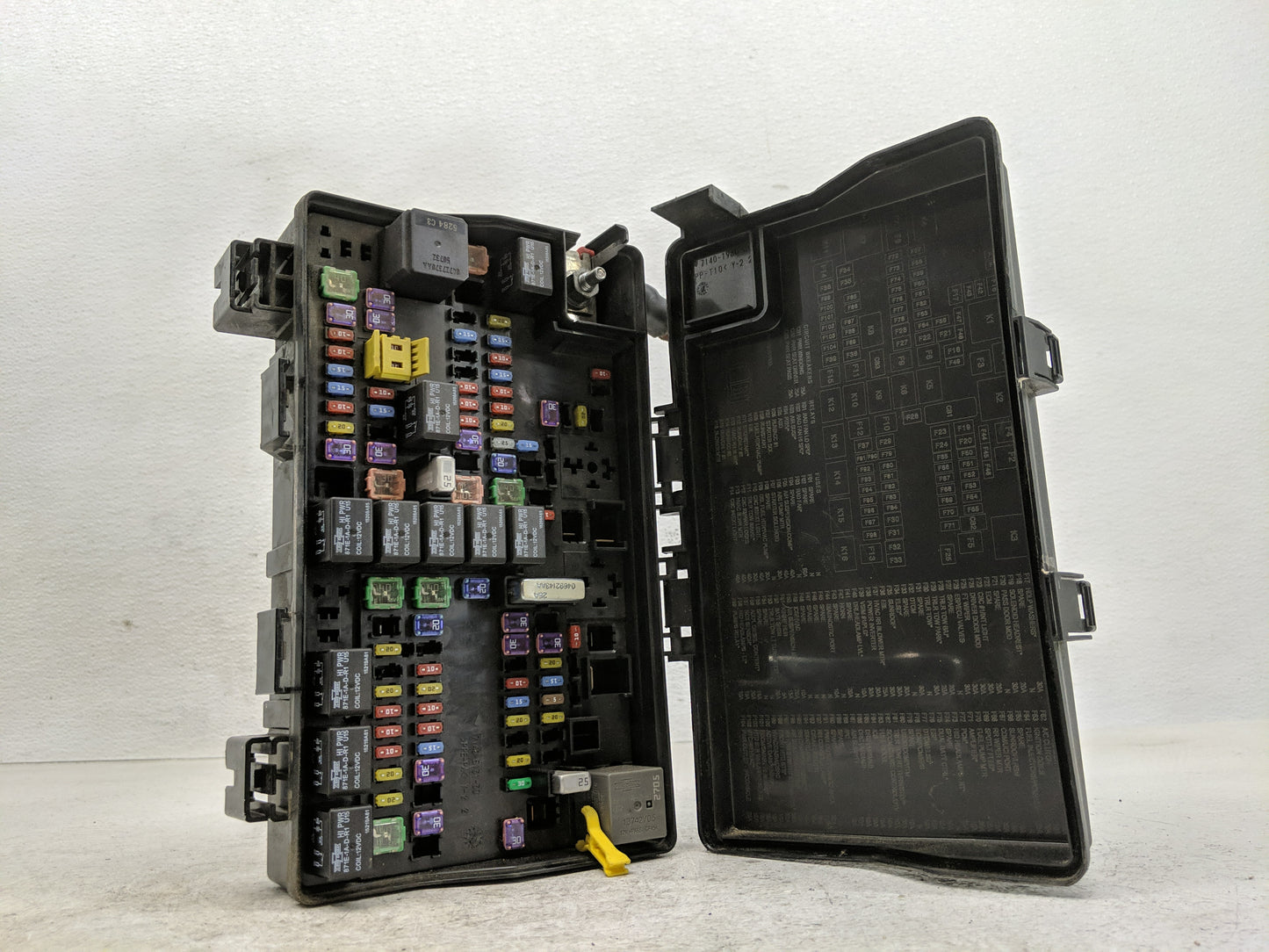 2016 Jeep Grand Cherokee Fusebox Fuse Box Panel Relay Module P/N:P68253443AB A Fits OEM Used Auto Parts - Oemusedautoparts1.