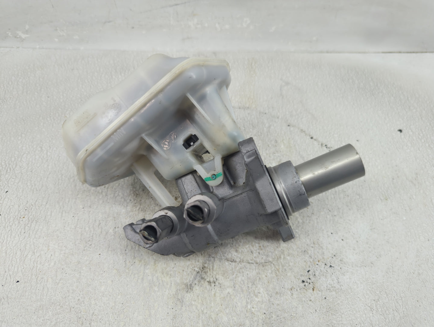 2016-2022 Jeep Grand Cherokee Brake Master Cylinder 1290484 - Oemusedautoparts1.com