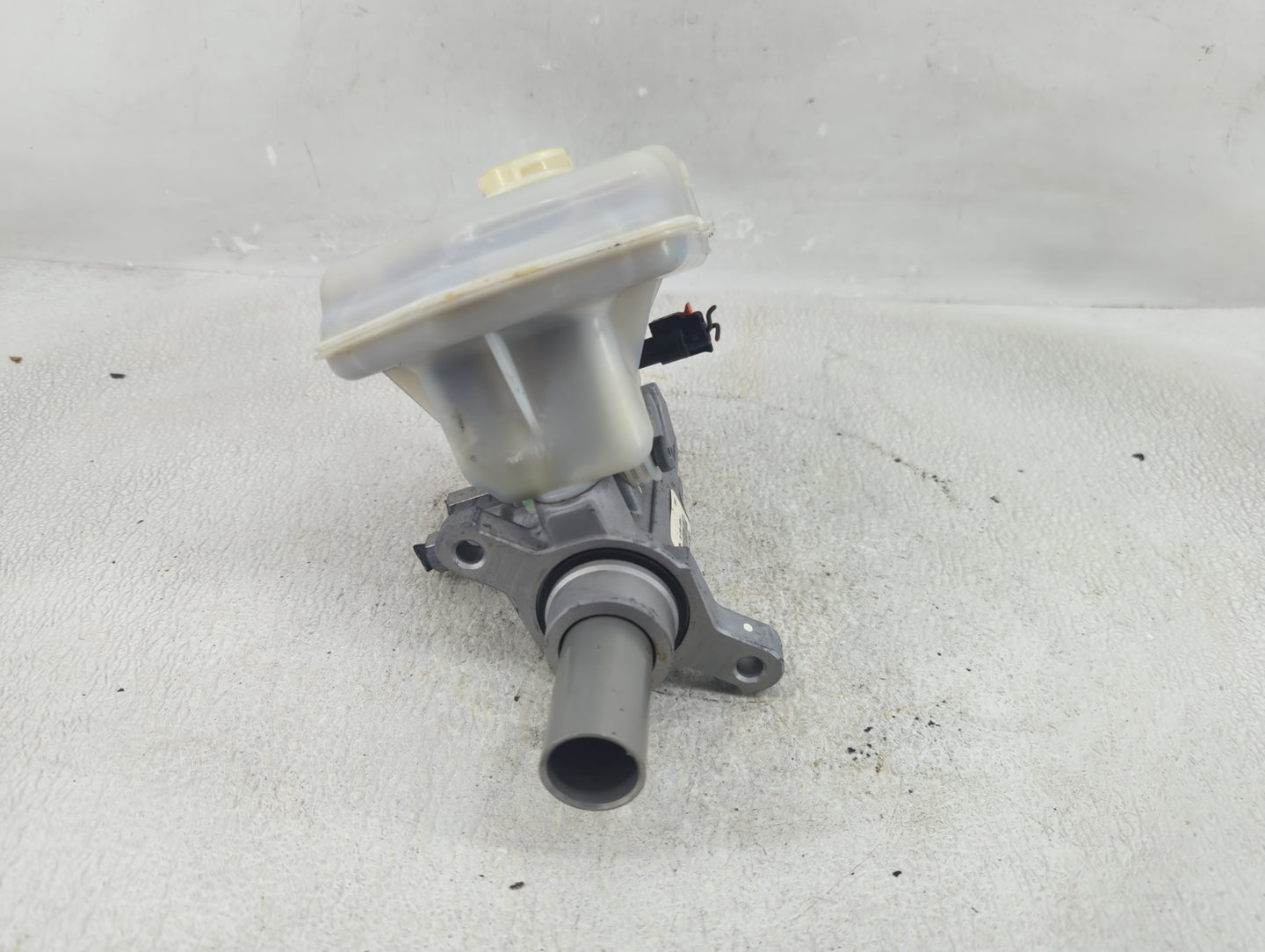2016-2022 Jeep Grand Cherokee Brake Master Cylinder 1290484 - Oemusedautoparts1.com