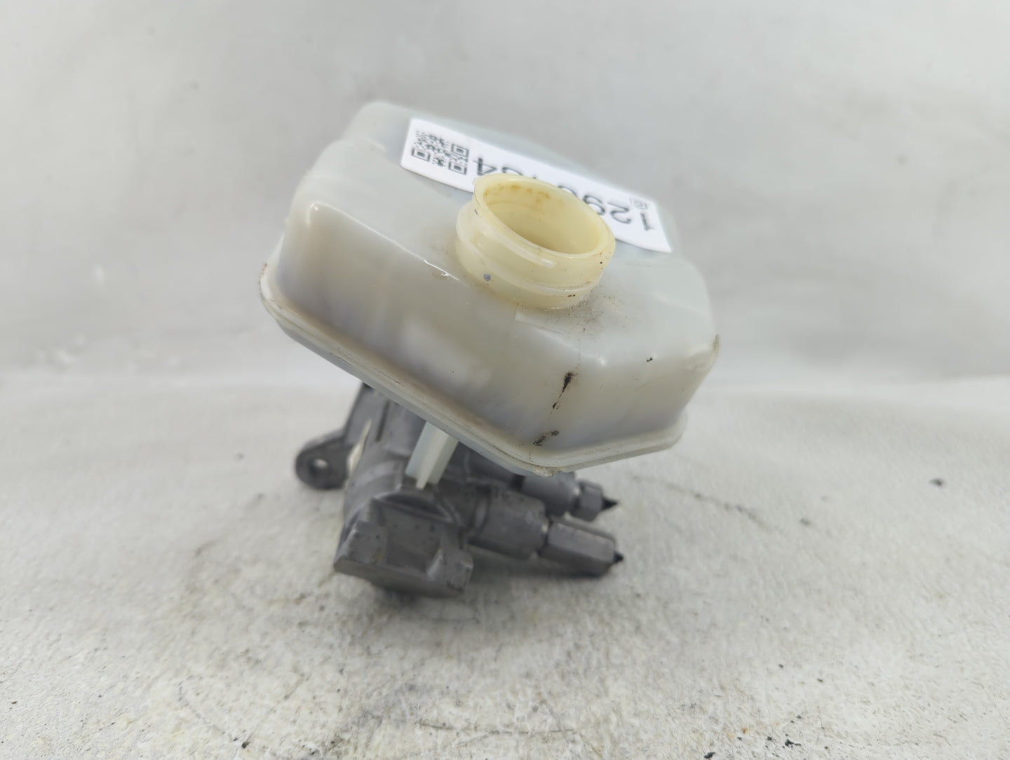 2016-2022 Jeep Grand Cherokee Brake Master Cylinder 1290484 - Oemusedautoparts1.com