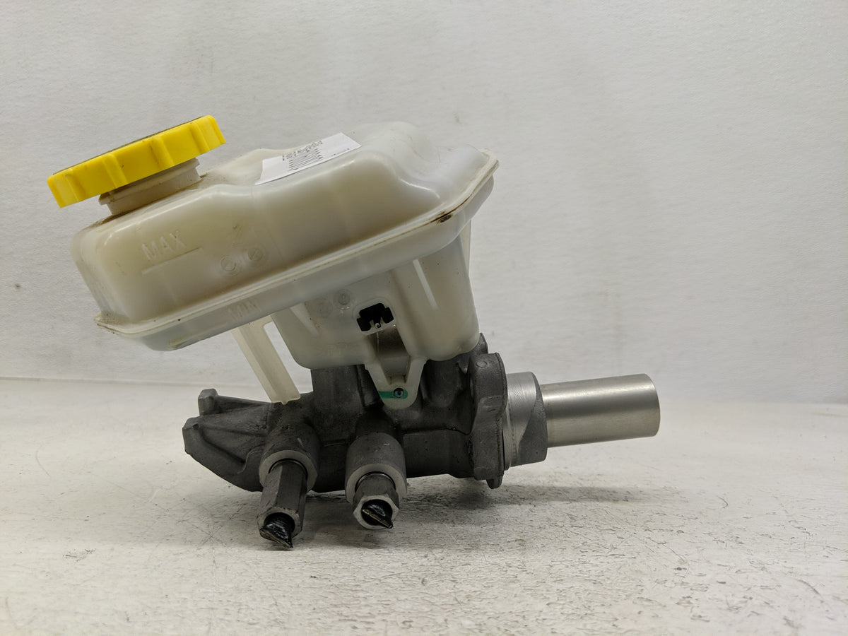 2016-2022 Jeep Grand Cherokee Brake Master Cylinder 1300904 - Oemusedautoparts1.com