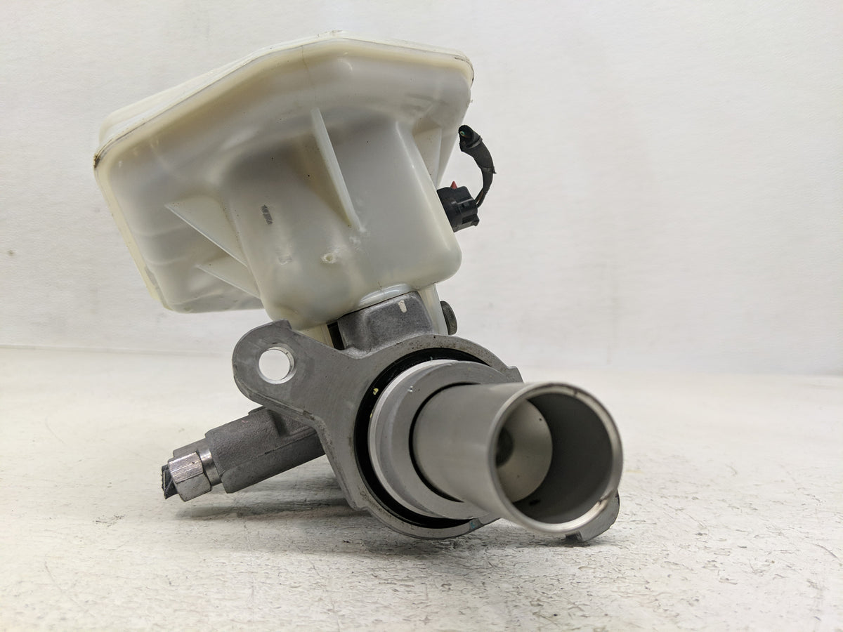 2016-2022 Jeep Grand Cherokee Brake Master Cylinder 1300904 - Oemusedautoparts1.com