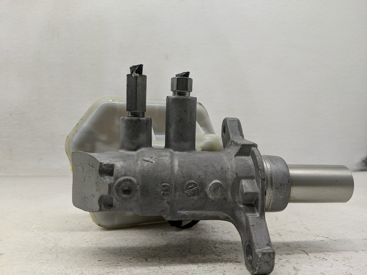 2016-2022 Jeep Grand Cherokee Brake Master Cylinder 1300904 - Oemusedautoparts1.com