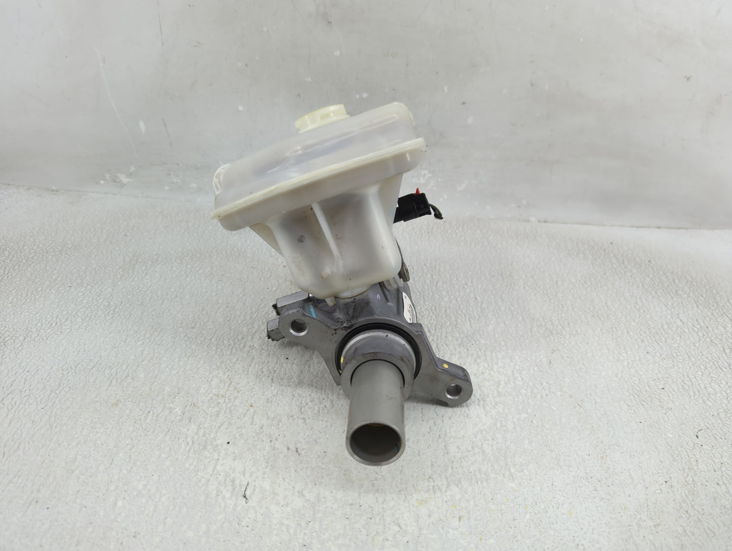 2016-2022 Jeep Grand Cherokee Brake Master Cylinder - Oemusedautoparts1.com