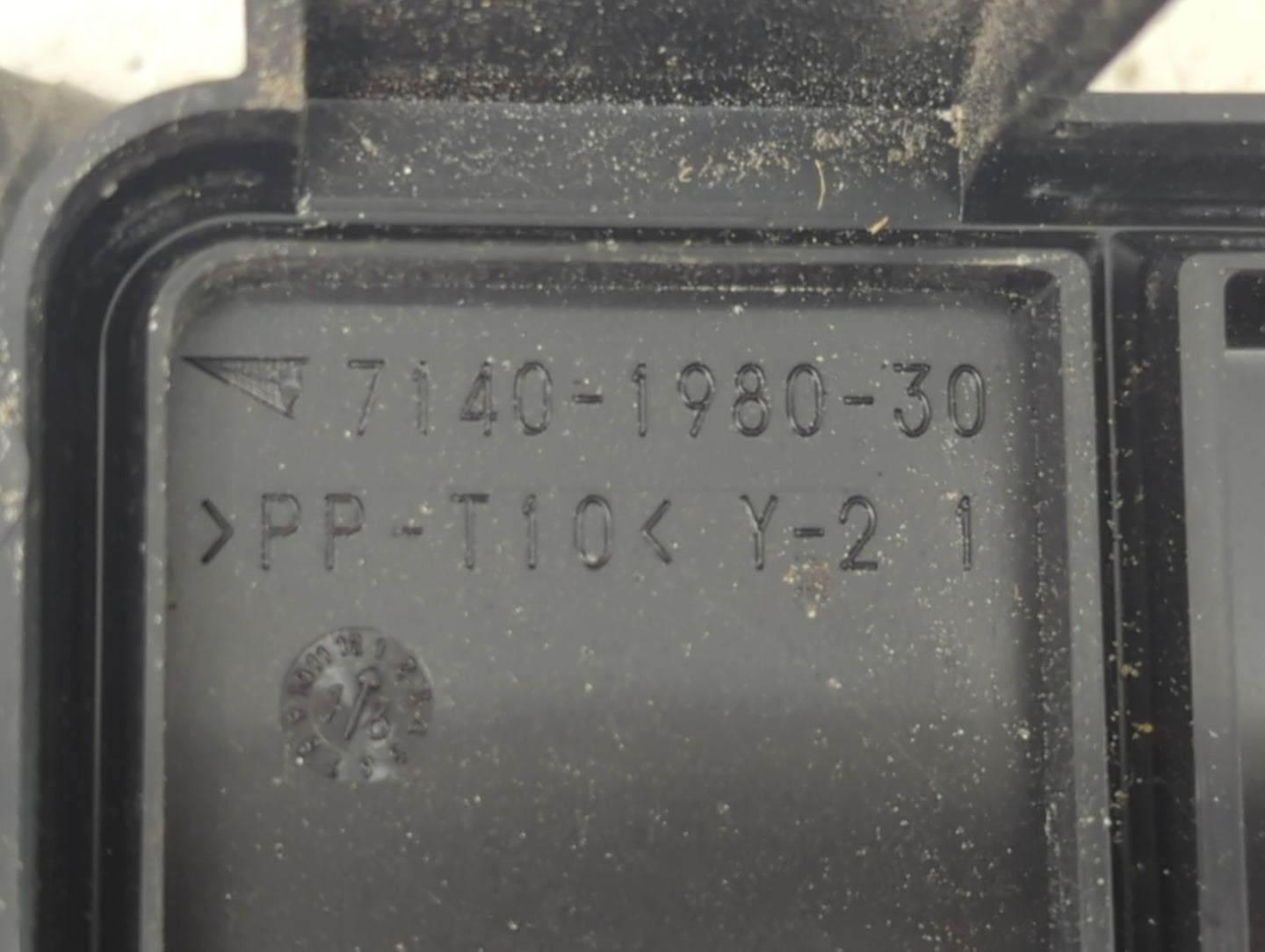 2016 Jeep Grand Cherokee Fusebox Fuse Box Panel Relay Module P/N:7140-1980-30 Fits OEM Used Auto Parts - Oemusedautoparts1.c