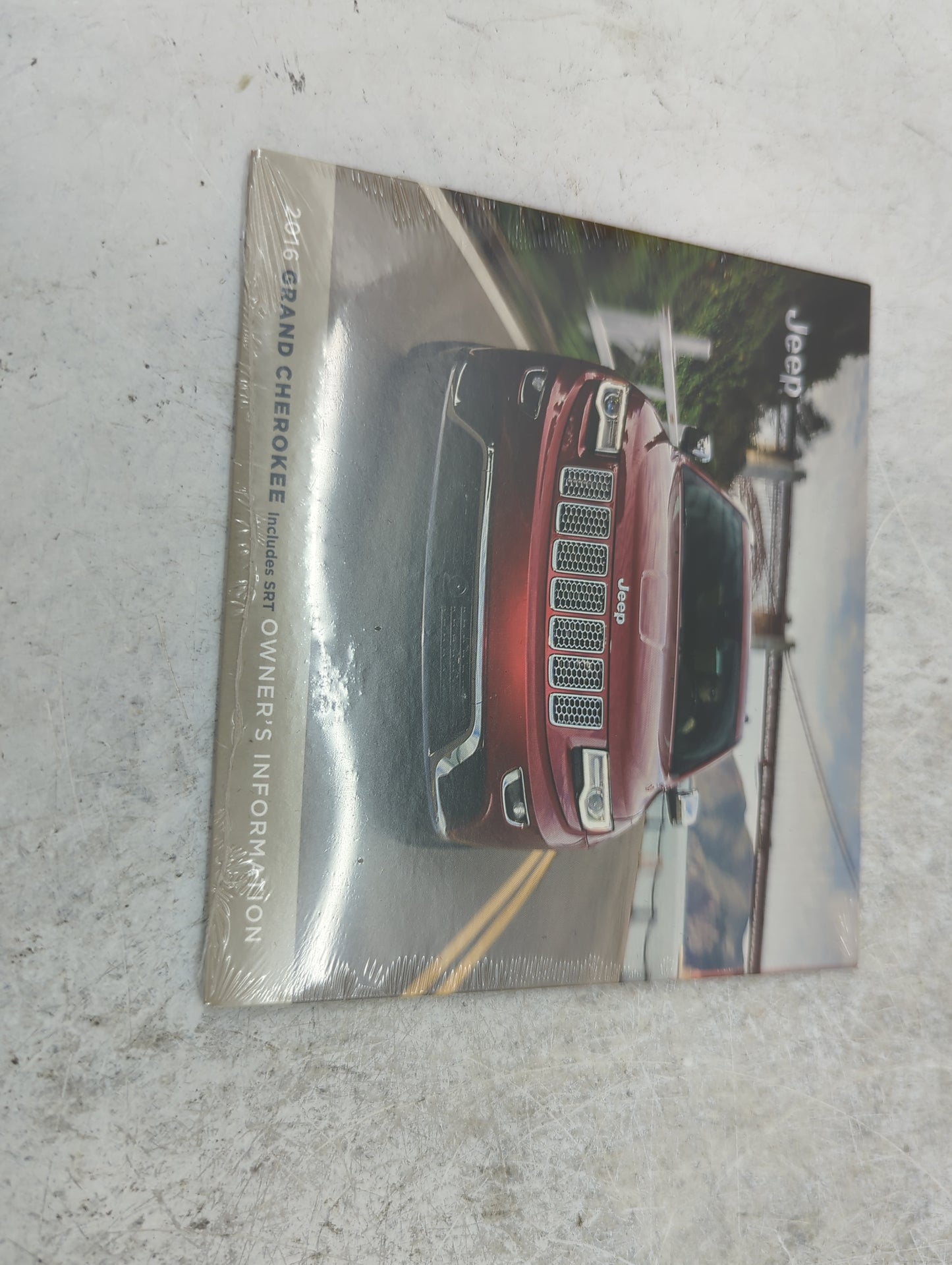 2016 Jeep Grand Cherokee Owners Manual Book Guide P/N:16WK741-926-AA OEM Used Auto Parts - Oemusedautoparts1.com