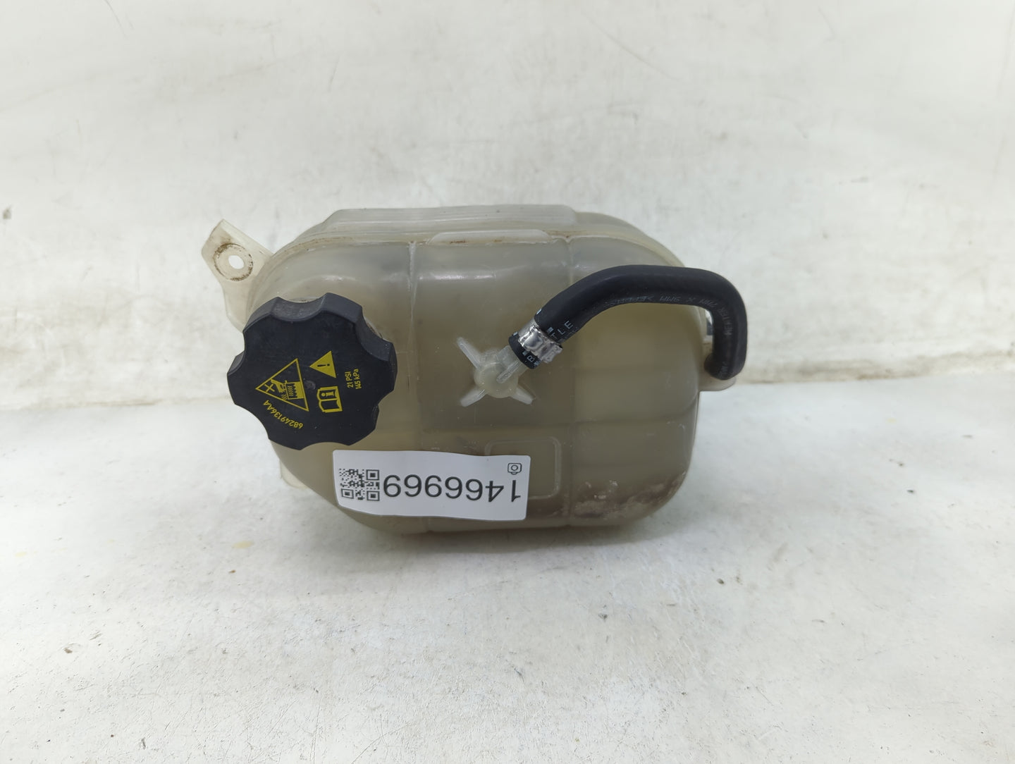 2016 Jeep Grand Cherokee Radiator Coolant Overflow Expansion Tank Bottle 1466969 - Oemusedautoparts1.com