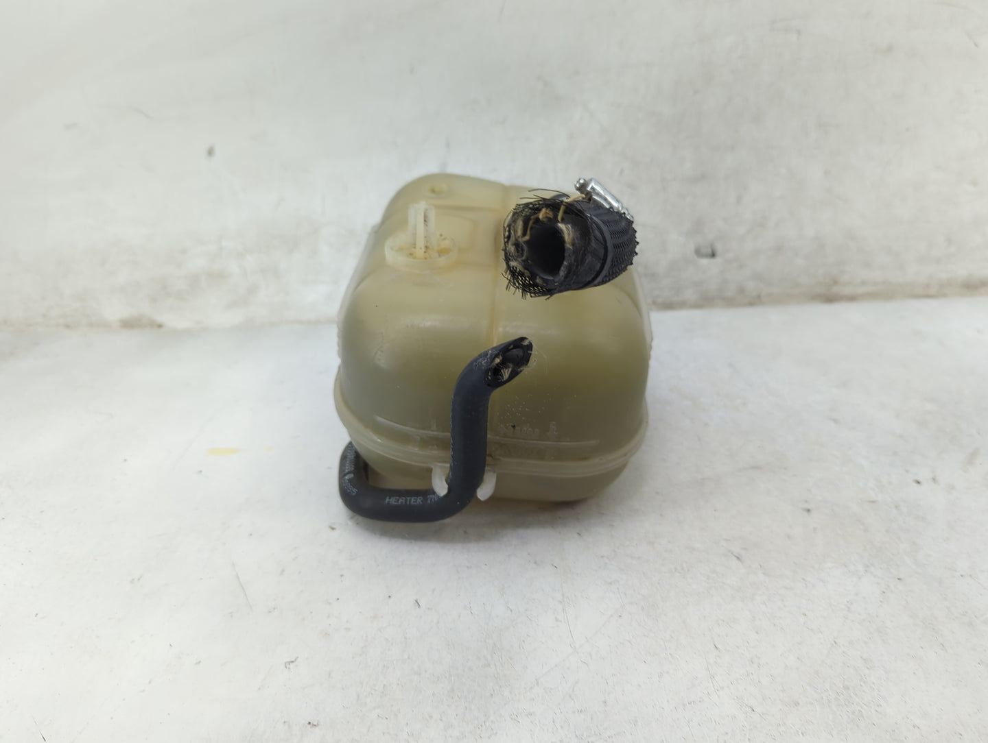 2016 Jeep Grand Cherokee Radiator Coolant Overflow Expansion Tank Bottle 1466969 - Oemusedautoparts1.com