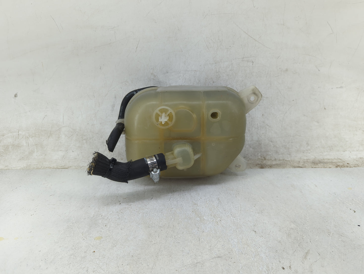 2016 Jeep Grand Cherokee Radiator Coolant Overflow Expansion Tank Bottle 1466969 - Oemusedautoparts1.com