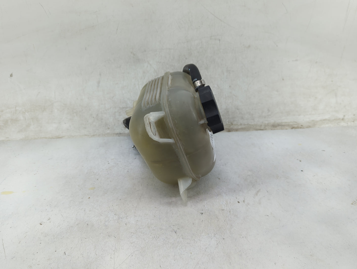 2016 Jeep Grand Cherokee Radiator Coolant Overflow Expansion Tank Bottle 1466969 - Oemusedautoparts1.com