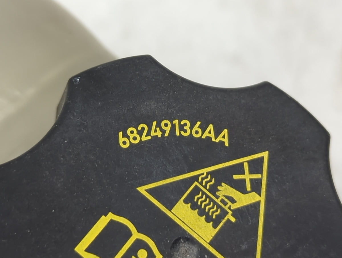 2016 Jeep Grand Cherokee Radiator Coolant Overflow Expansion Tank Bottle 1466969 - Oemusedautoparts1.com