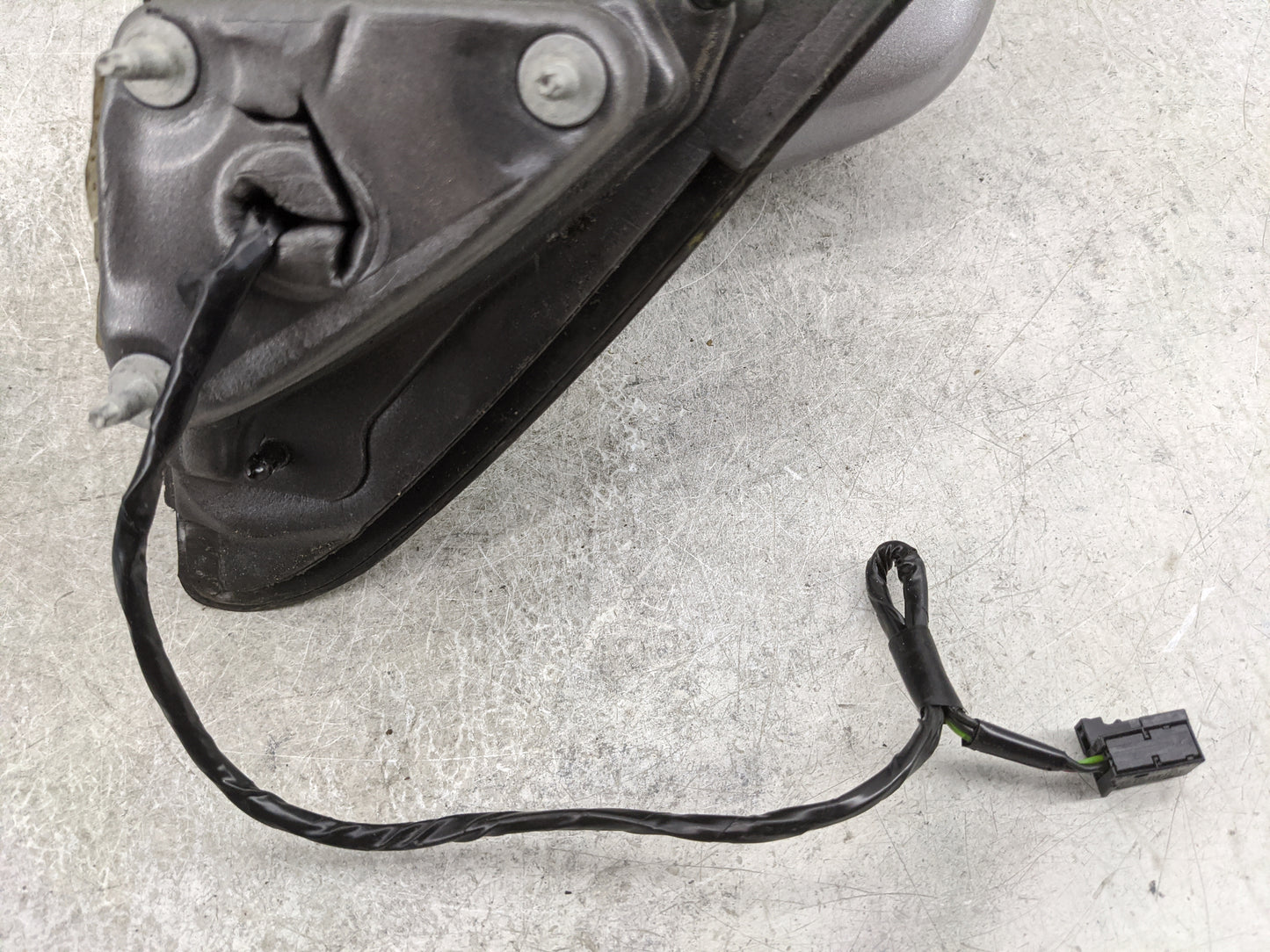 2011-2022 Jeep Grand Cherokee Driver Side View Mirror - Left Door Mirror OEM Used - Oemusedautoparts1.com