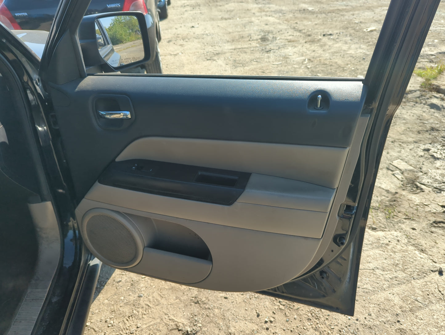 2016 Jeep Patriot Front Right Passenger Interior Door Panel Trim 1152054 - Oemusedautoparts1.com