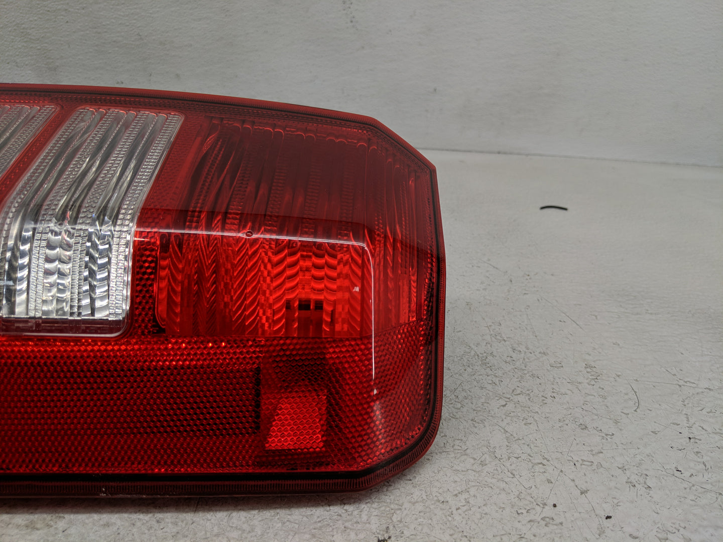 2008-2017 Jeep Patriot Tail Light Assembly Passenger Right OEM Fits Fits 2008 2009 2010 2011 2012 2013 2014 2015 2016 2017 O